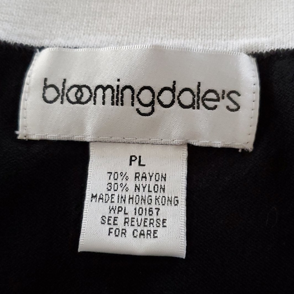 Bloomingdale's Two-Piece Capri Set - Picture 5 of 6